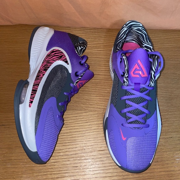 Zoom Freak 4 Size 9.5 basketball shoes - Picture 2 of 5